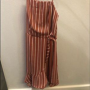 BURGUNDY FLOWY DRESS